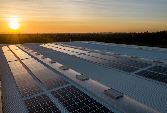 What Every Solar Panel Supplier Knows About The Current Oil Crisis