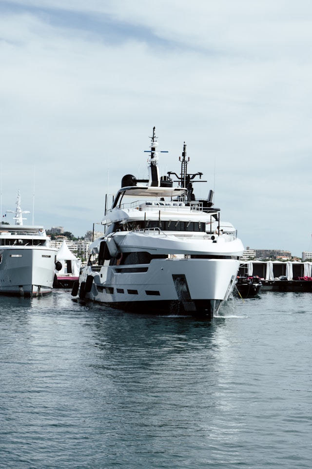 Corporate Yacht Rental Singapore for Teams That Want to Celebrate Differently